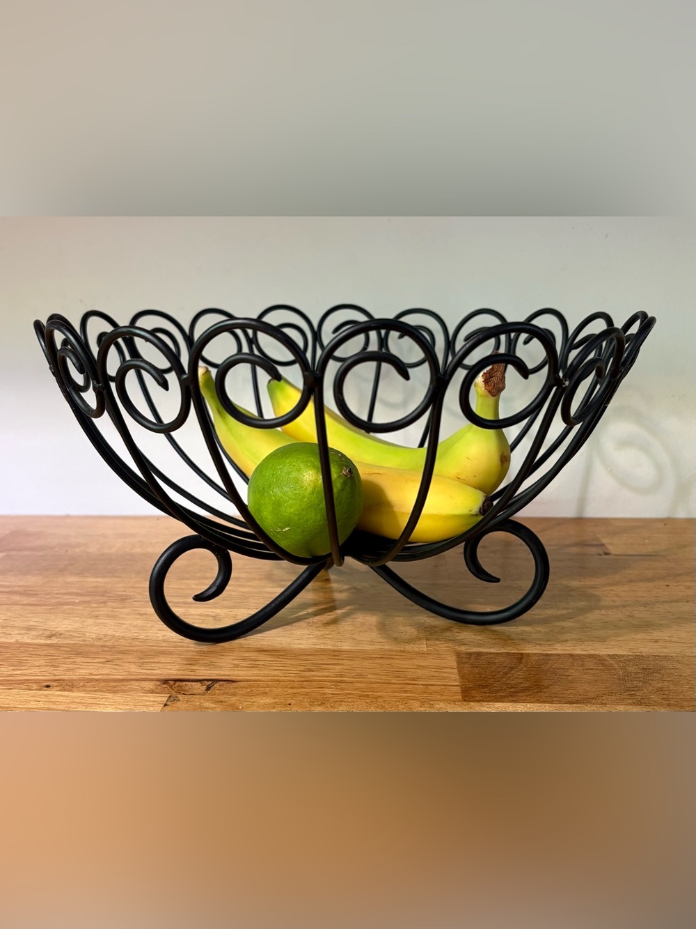 BLACK WROUGHT IRON FRUIT BASKET